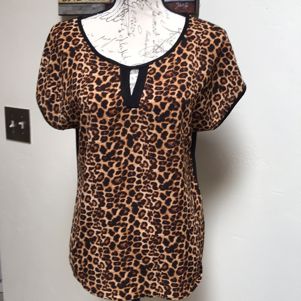 EMI & Joe Leopard Print  Blouse. Size Medium.